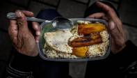 Son muchos los colombianos que prefieren llevar sus alimentos al trabajo. Foto: Camilo Suárez Echeverry