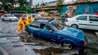 Aguacero dejó calles inundadas en el Centro, árboles caídos, granizo y 77 rayos en solo 30 minutos. Foto: Camilo Suárez Echeverry