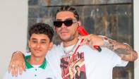 Los estudiantes querían foto con su ídolo, el que recorrió esas mismas aulas de clase. FOTO Esneyder Gutierrez