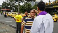 El presbítero considera esto como una experiencia bonita, la iglesia busca a sus hijos en cualquier lugar y situación que se encuentren. Foto: MANUEL SALDARRIAGA QUINTERO.