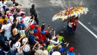 En el trayecto de los 2,4 kilómetros por donde pasó el desfile se dieron cita unas 500.000 personas. Foto: MANUEL SALDARRIAGA QUINTERO.