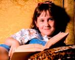 Matilda ha sido famosa por la película de 1996, basada en el libro de Roald Dahl. Ahora quieren reescribir sus obras para volverlas políticamente correctas. Foto: fotograma película.