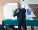 El diputado mostró las fotos de las personas que supuestamente quieren atentar contra su vida. Foto: captura de video. 