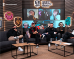 Piqué compartió con varios participantes de la Kings League en el directo y le lanzó varios dardos a Shakira. FOTO: CAPTURA DE VIDEO