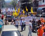 Durante las primeras horas de la mañana del lunes la manifestación transcurrió de forma pacífica. FOTO: JAIME PÉREZ