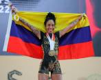 Manuela Berrío celebra con sus tres medallas de bronce ganadas en el Mundial de Bogotá. FOTO cortesía comité olímpico colombiano