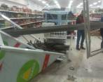 Así quedó luego del accidente la entrada del supermercado en El Carmen de Viboral. FOTO: CORTESÍA