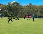 Mañana soleada que aprovecha el técnico de Nacional, Hernán Darío Herrera, con todo su plantel. FOTO EC