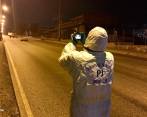Los agentes de la Policía Judicial de la Secretaría de Movilidad de Medellín realizaron la inspección al cuerpo sin vida del motorizado. FOTO: CORTESÍA