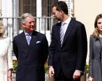 Carlos III y Felipe VI con sus respectivas reinas consortes. Ambos enfrentan un contexto muy complejo para las monarquías. Foto: Efe.