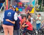 Entre los programas que la Defensoría del Pueblo llevó a la comuna 13, se contó la atención de niños por parte del Icbf, con el ánimo de promocionar la protección de sus derechos. FOTO cortesía