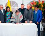 El presidente Gustavo Petro y varios alfiles de su gabinete firmaron el piso jurídico de la “paz total”, el pasado 4 de noviembre. FOTO cortesía