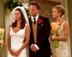 Chandler en su boda con Mónica. Después de la icónica escena, el actor se dirigió a un centro de rehabilitación por su adicción a las drogas y al alcohol. FOTO: GETTY