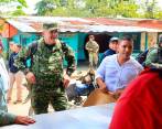 Autoridades nacionales y departamentales recorrieron Puerto López para conocer, de primera mano, la situación que allí se ha estado viviendo. FOTO: CORTESÍA GOBERNACIÓN DE ANTIOQUIA