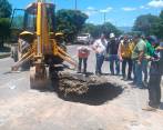 Esta socavación en Tricentenario tiene afectada la movilidad en el norte del Valle de Aburrá, para que los conductores tomen rutas alternas. FOTO: CORTESÍA ALCALDÍA DE MEDELLÍN
