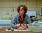 Fotograma de la película que ocupó el puesto uno en la encuesta de Sight & Sound 2022, Jeanne Dielman, 23 Quai du Commerce, 1080 Bruxelles (1975), de Chantal Akerman.