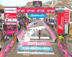 Santiago Buitrago suma su segunda victoria en una etapa del giro tras la conseguida en 2022. FOTO CAPTURA DE PANTALLA EUROSPORT
