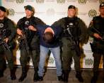 Así fue presentado por la Policía alias “Mono Clinton”, el día de su captura, cuando conducía un vehículo con vidrios polarizados en el barrio Loreto, al oriente de Medellín. FOTO cortesía de policía
