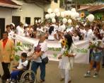Cientos de habitantes se tomaron las calles de Remedios este martes. FOTO: CORTESÍA GOBERNACIÓN