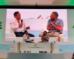 Gustavo Petro (izq.) participó en el congreso de la ACM en Cartagena y conversó con Fernando Quijano, director del diario La República. FOTO cortesía