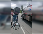 La concesión Devimed informó que hacia las 12:00 del mediodía el paso tuvo que ser restringido en la autopista. FOTO: CORTESÍA DENUNCIAS ANTIOQUIA