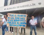 Los servidores públicos que protestaron sienten que los traslados, que califican de injustificados, son también un problema humano. FOTOS Julio César Herrera