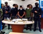 Estos son los tres disidentes capturados en el operativo en San Andrés de Cuerquia. Una adolescente de 16 años fue recuperada en la acción militar. FOTO: CORTESÍA.