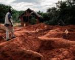 Esta en la zona en la que han aparecido varios de los cuerpos, en Shakahola, Kenia. FOTO: AFP.