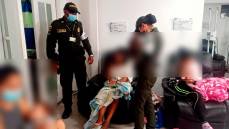 La niña fue trasladada hasta un centro asistencial, donde verificaron su estado de salud. FOTO: COLPRENSA.