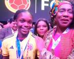 María Isabel Urrutia compartió emocionada con las futbolistas colombianas que representaron al país en el Mundial Femenino Sub-17. FOTO: @UrrutiaOcoro