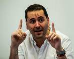 El mandatario de La Estrella explicó en su despacho lo sucedido con el acueducto veredal. FOTO Julio Herrera