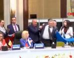 Los dos episodios de agresión entre funcionarios de Rusia y Ucrania se presentaron en un encuentro político en Turquía. FOTO tomada del video