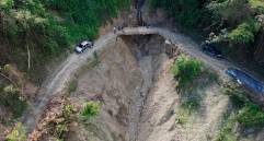 Según la alerta de la comunidad, esta montaña podría venirse y taponar el ingreso al túnel de Pacífico 1 y afectar varias veredas de Camilo C. FOTO: CORTESÍA