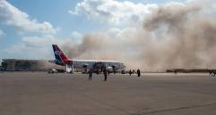 Tres explosiones se escucharon en la terminal aérea de la ciudad de Aden. FOTO AFP