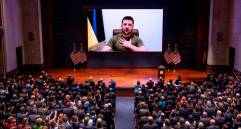 En cerca de 20 minutos, el presidente ucraniano Volodimir Zelenski les expuso a congresistas de Estados Unidos la guerra que han padecido por la invasión rusa a su país. FOTO AFP