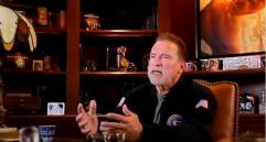 Arnold Schwarzenegger publicó un video de cerca de 10 minutos en sus redes sociales hablándole directamente al pueblo ruso y a Vladimir Putin. FOTO @Arnold