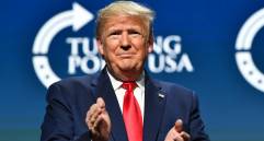 De ser hallado culpable, será la primera vez que Trump enfrente consecuencias legales por acusaciones de agresión sexual. FOTO: AFP