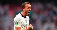El delantero ingles Harry Kane y su festejo tras conseguir la segunda anotación frente a los alemanes, que le aseguró un lugar a su selección en los cuartos de final de la Eurocopa. FOTO efe
