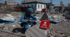 Los combates en un pequeño pueblo cerca de Donetsk terminaron hace unas semanas y la ciudad vuelve lentamente a la vida pacífica. FOTO: EFE