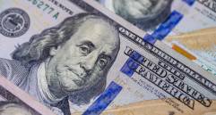 Ayer, el dólar se cotizó por encima de los $5.000. FOTO: Carlos Velásquez