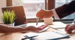 Analizar las diferentes alternativas y saber lo que se está firmando, entre las recomendaciones de los expertos. Foto: Stock