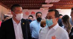 Xue Fei, de Huawei (izquierda), aseguró que, junto al Sena, se trabaja en cómo potenciar capacitación y la conectividad. FOTO Huawei