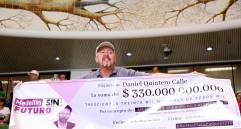Entre el público hubo insultos de lado y lado, como quedó registrado en videos. Pusieron pancartas en contra del alcalde Daniel Quintero. FOTO Cortesía
