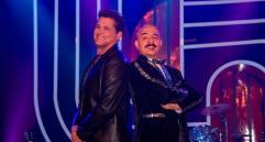 Carlos Vives y Julián Arango en “El club de los graves”. FOTO Cortesía Disney+