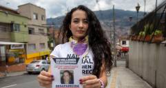 Yesenia Rivera ha mantenido siempre la lucha para que el nombre de su madre desaparecida no caiga en el olvido. En lugares públicos y en redes sociales ha hecho distintos actos simbólicos para visibilizar el caso. FOTO edwin bustamante