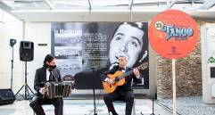 La imagen de Carlos Gardel presente en el lanzamiento del XV Festival Internacional de Tango 2021. FOTO cortesía sec. de cultura