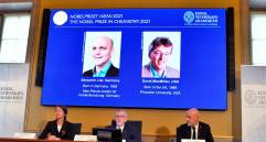 El Premio Nobel de Química fue atribuido este miércoles al alemán Benjamin List y al estadounidense David MacMillan. FOTO EFE
