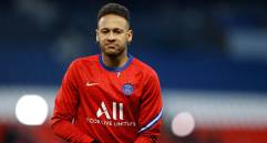 Neymar, jugador del PSG, en el calentamiento antes del encuentro de hoy entre el PSG y el Bayern Munich. FOTO EFE