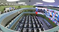 Este es el Centro Nacional de Control de Defensa de Rusia, en Moscú, donde se toman las decisiones relacionadas con la invasión a Ucrania. FOTO: EFE.