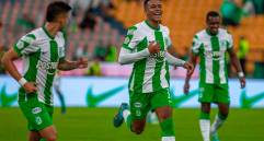 Brahian Palacios (centro), autor del primer gol de Atlético Nacional, frente a Atlético Huila, tuvo que ser sustituido con molestias físicas (55’). FOTO Esneyder Gutiérrez